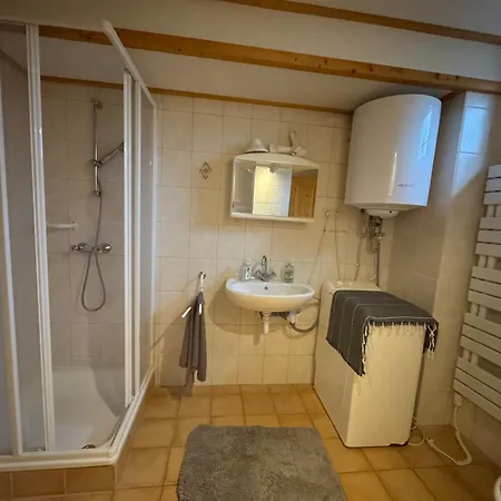 Konukevi Ginkgo House Kehidakustány